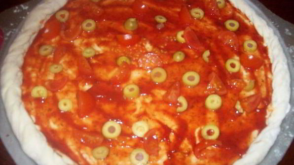 пицца с оливками и хамоном