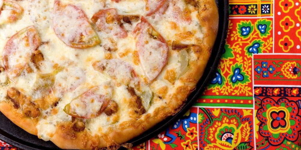 Рецепт пицца с помидорами и огурцами