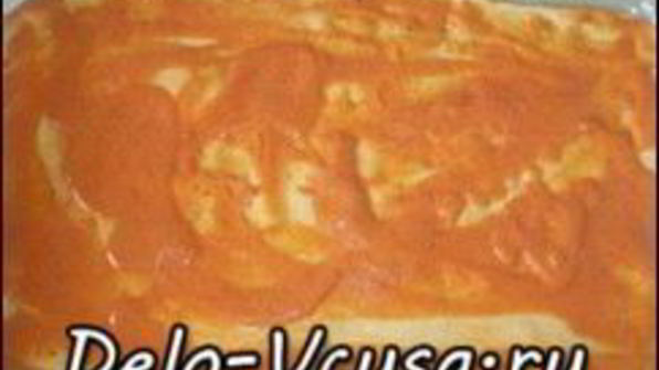 пицца с салями, колбасой, помидорами, моцареллой, твердым сыром, охотничьими колбасками и зеленью