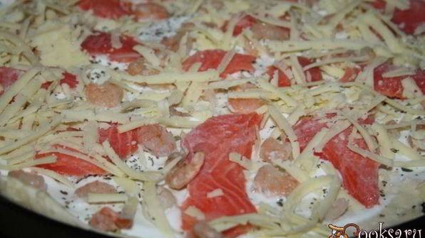 пицца с семгой и креветками царская