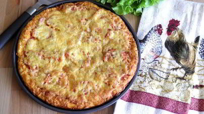 Пицца с сосисками и сыром