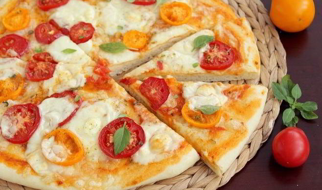 Пицца с сыром скаморца