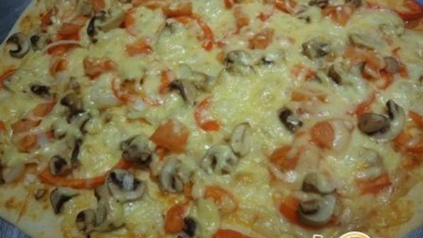 пицца с ветчиной и болгарским перцем