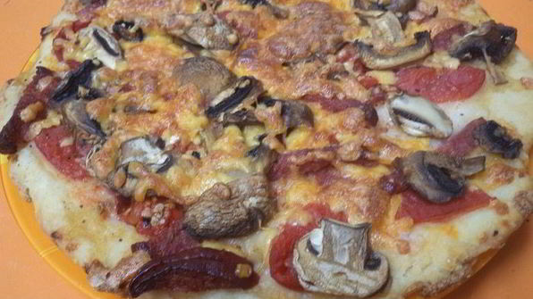 пицца с ветчиной, шампиньонами и сыром