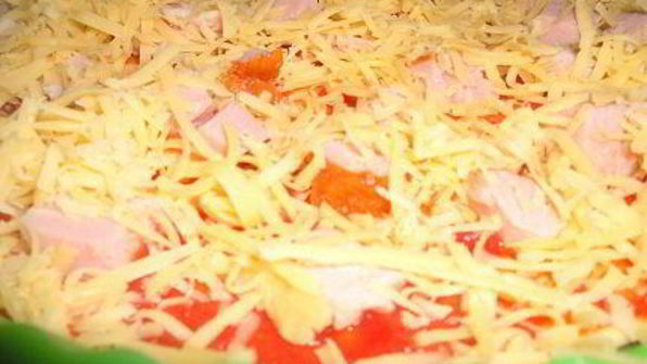 пицца с ветчиной