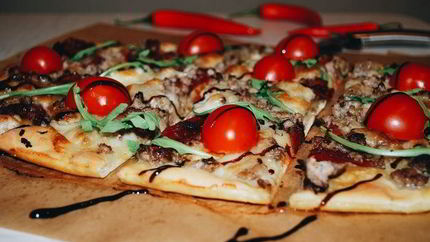 Пицца с вялеными помидорами