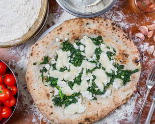 Пицца со шпинатом и рикоттой