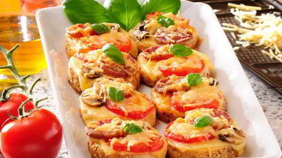 Самая ленивая пицца на батоне