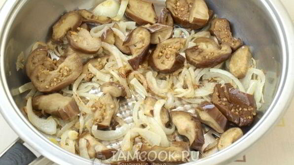 вегетарианская пицца с баклажанами