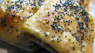 Постные слойки с орехом и маком