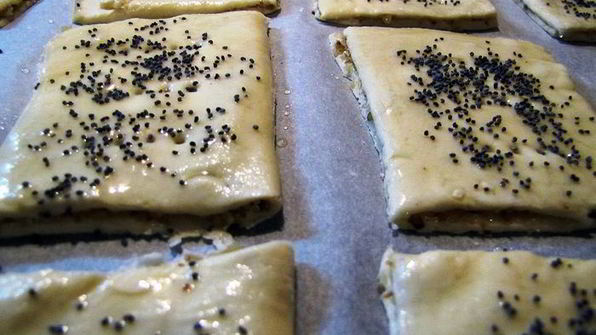 постные слойки с орехом и маком
