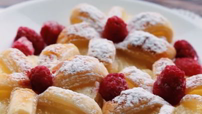 Простые слойки с ананасами