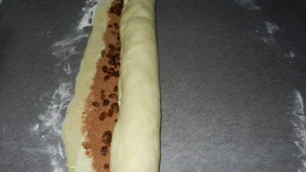 рулетики с корицей и изюмом