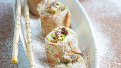 Рулетики с маскарпоне и фисташками