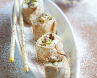 Рулетики с маскарпоне и фисташками