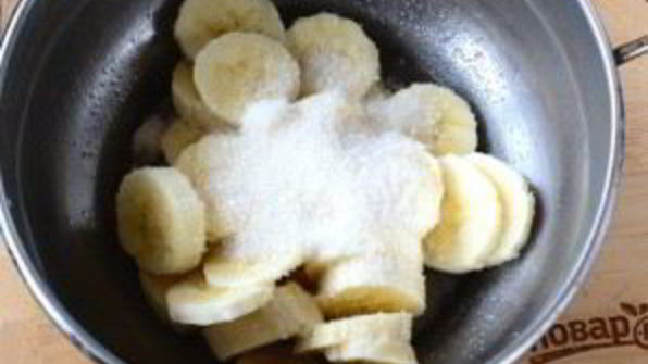 рулетики с начинкой из бананов и шоколадом