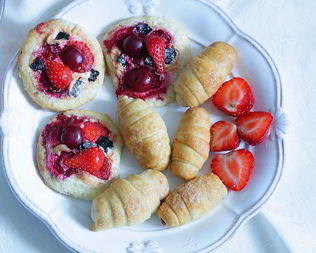 Рулетики с вишней