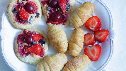 Рулетики с вишней