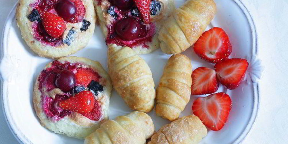 Рецепт рулетики с вишней