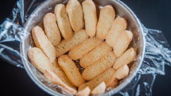 французская клубничная шарлотка