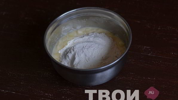 грушевая шарлотка