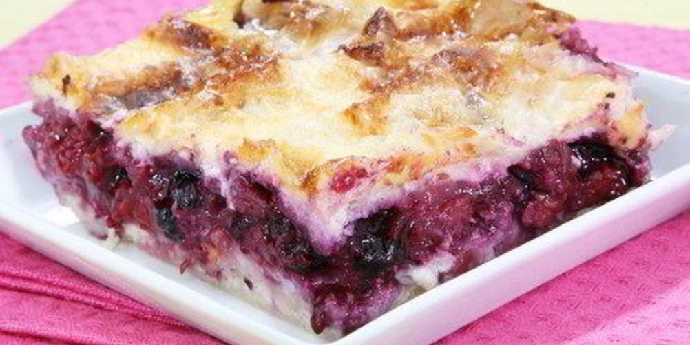 Рецепт хлебная шарлотка с черной смородиной