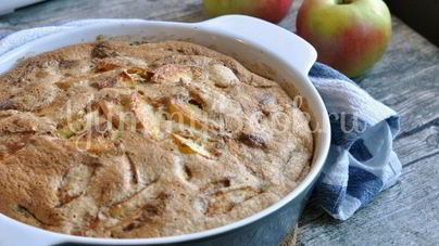 Классическая шарлотка с яблоками