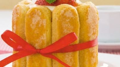 Клубничная шарлотка