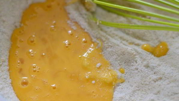 клубнично-фисташковая шарлотка