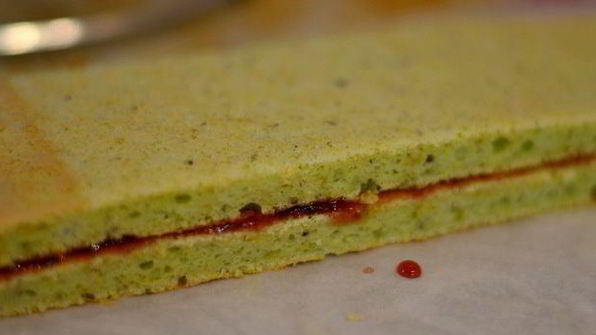 клубнично-фисташковая шарлотка