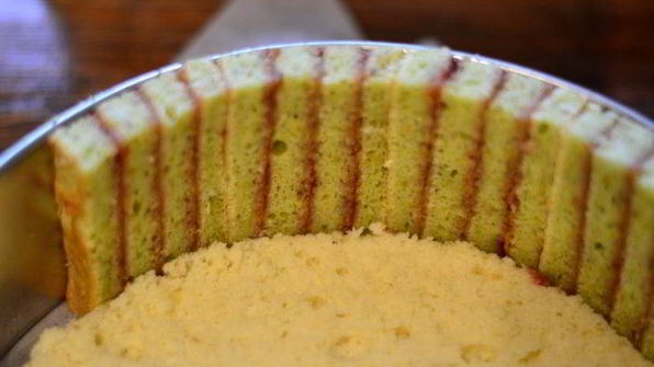 клубнично-фисташковая шарлотка