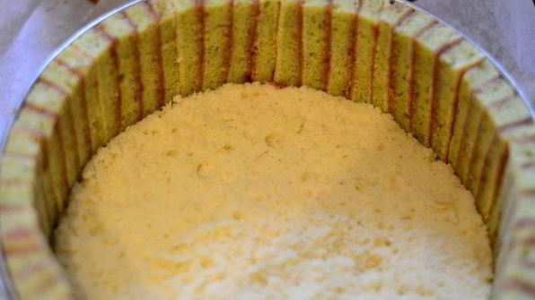 клубнично-фисташковая шарлотка