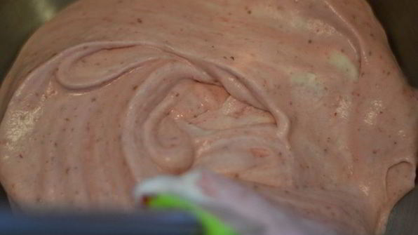 клубнично-фисташковая шарлотка