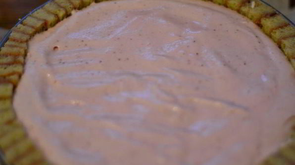 клубнично-фисташковая шарлотка