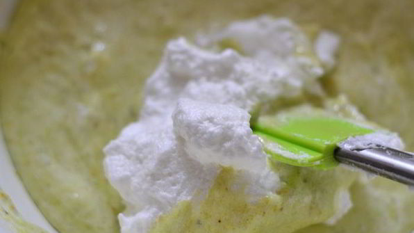 клубнично-фисташковая шарлотка