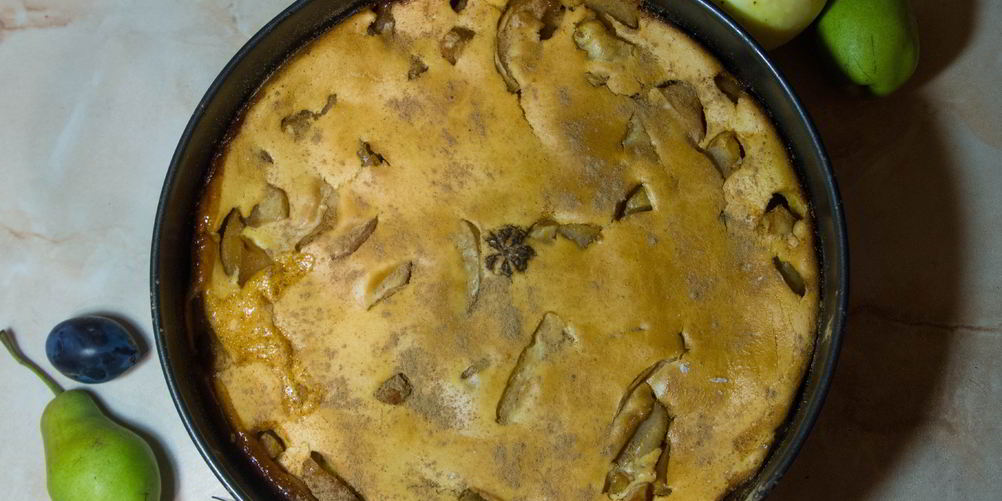 Рецепт медовая шарлотка с яблоками