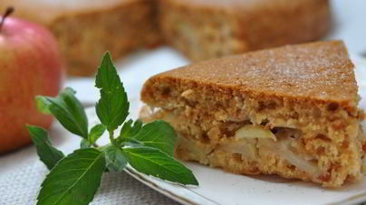 Постная шарлотка с яблоками