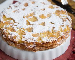 Простая Шарлотка с яблоками в духовке