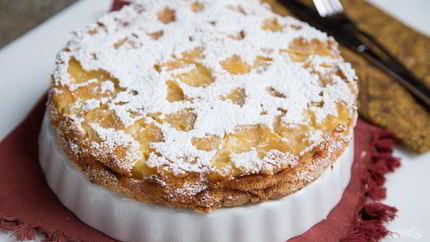 Простая Шарлотка с яблоками в духовке