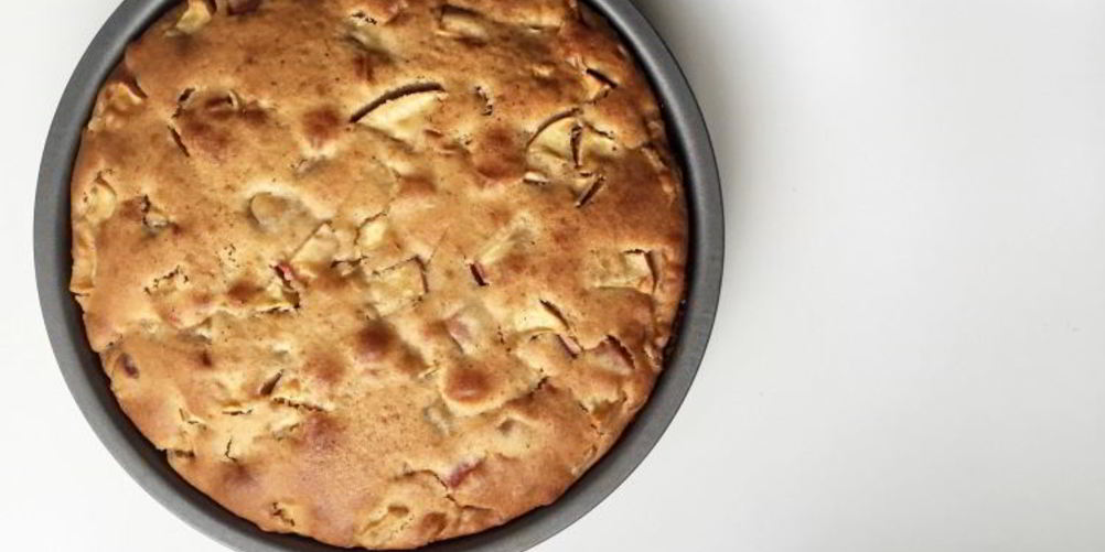 Рецепт простая шарлотка с яблоками