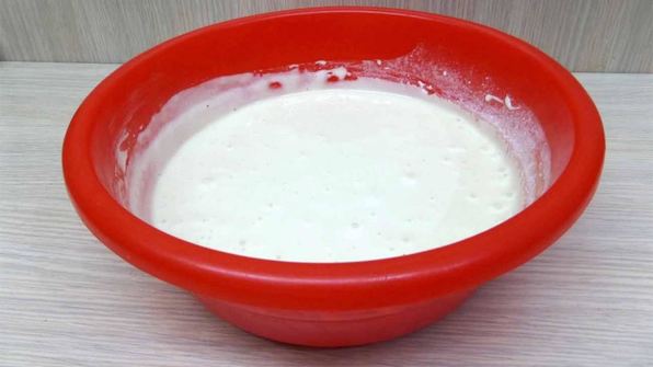 шарлотка с черешней и клубникой