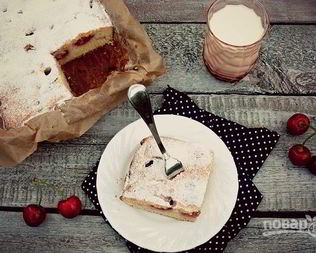 Шарлотка с черешней