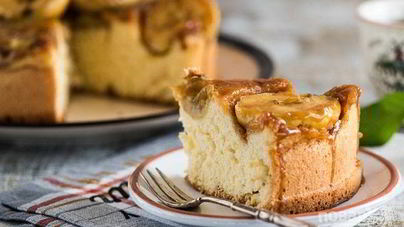 Шарлотка с карамелью