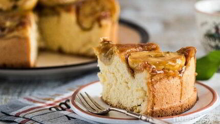 Шарлотка с карамелью