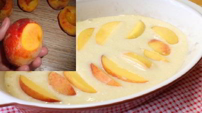 Шарлотка с персиками