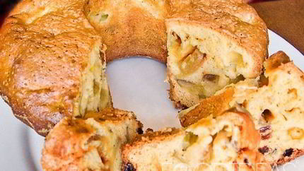 Шарлотка с ревенем