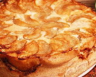 Шарлотка с тертыми яблоками