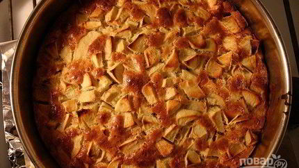 Шарлотка с яблоками без яиц