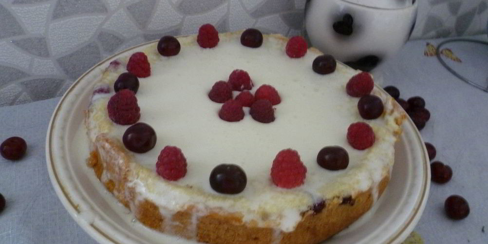 Рецепт шарлотка с яблоками и малиной