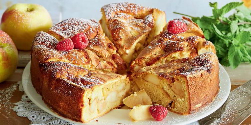 Рецепт шарлотка с яблоками и ванилью